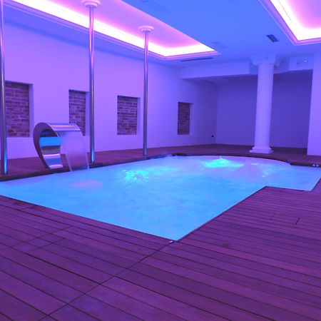 Hotel Vittoria Pesaro Zewnętrze zdjęcie A rendering of a swimming pool