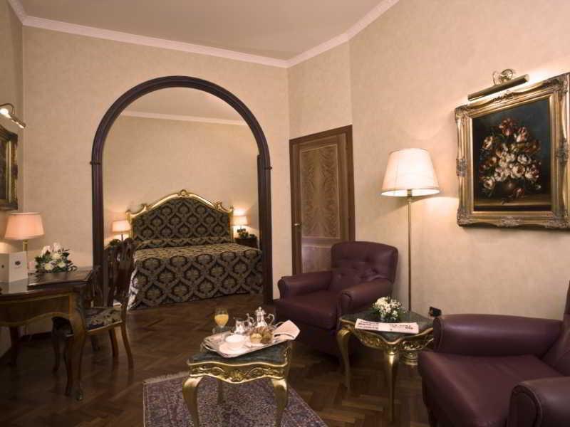 Hotel Vittoria Pesaro Zewnętrze zdjęcie Suite