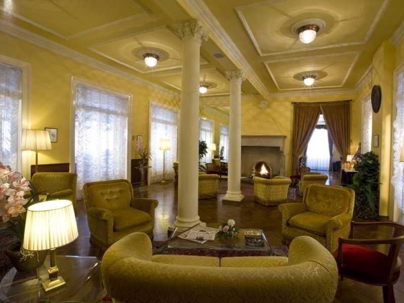 Hotel Vittoria Pesaro Zewnętrze zdjęcie The lobby of the hotel