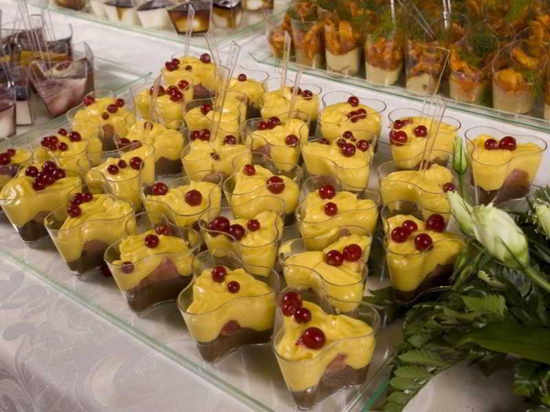 Hotel Vittoria Pesaro Zewnętrze zdjęcie A selection of desserts