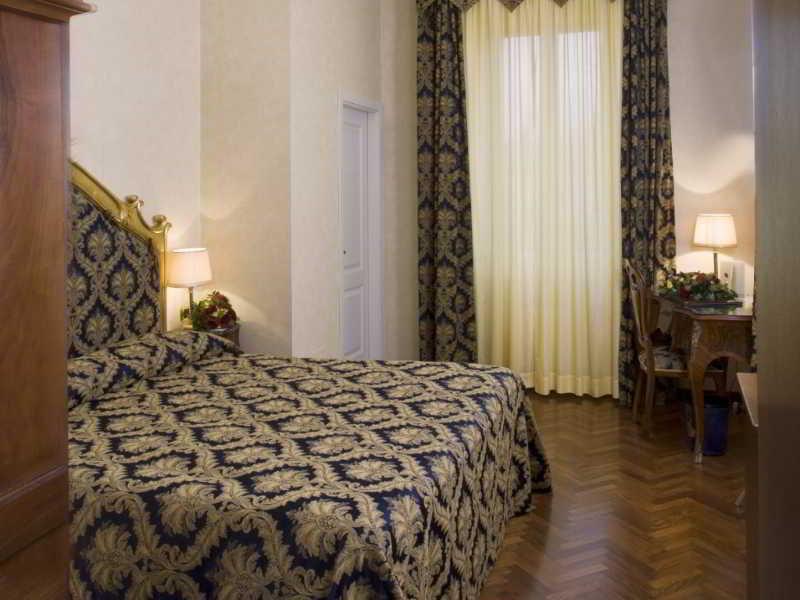 Hotel Vittoria Pesaro Zewnętrze zdjęcie A room at the hotel