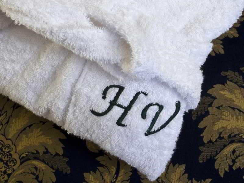 Hotel Vittoria Pesaro Zewnętrze zdjęcie A monogram on a towel