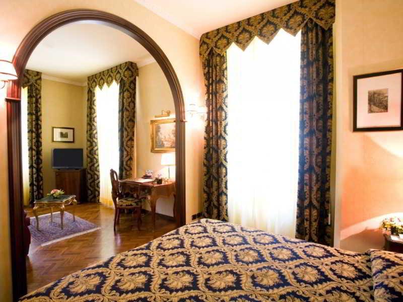 Hotel Vittoria Pesaro Zewnętrze zdjęcie A room at the hotel