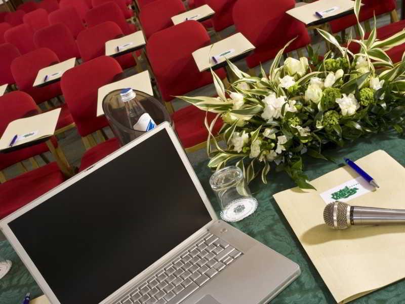 Hotel Vittoria Pesaro Zewnętrze zdjęcie A laptop at a conference