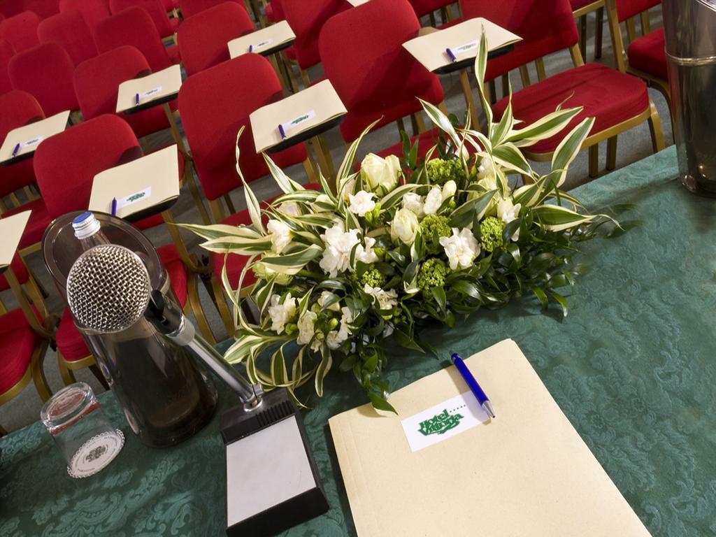 Hotel Vittoria Pesaro Zewnętrze zdjęcie The podium at the 2015 conference