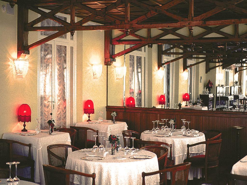 Hotel Vittoria Pesaro Zewnętrze zdjęcie Restaurant "La Pergoletta"