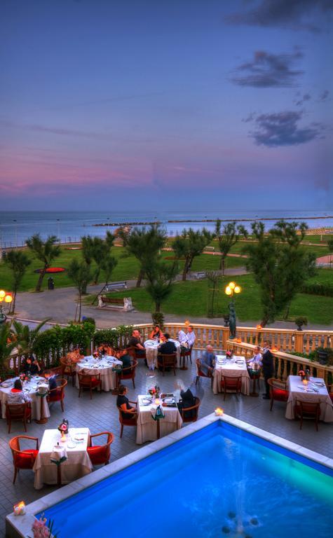 Hotel Vittoria Pesaro Zewnętrze zdjęcie The restaurant