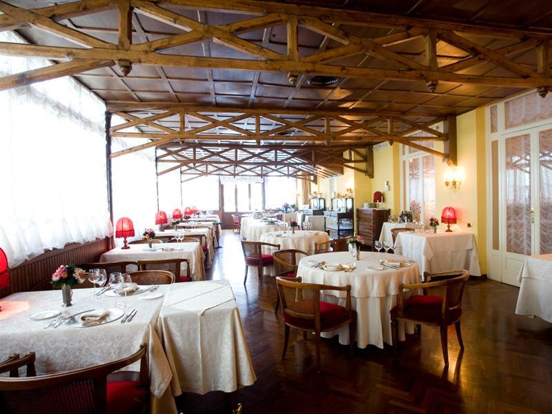 Hotel Vittoria Pesaro Zewnętrze zdjęcie Restaurant